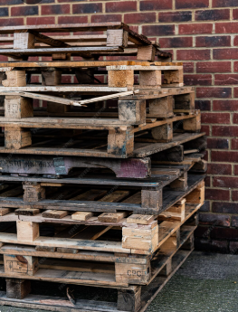 Heavy-Duty Pallet Hauling and Recycling