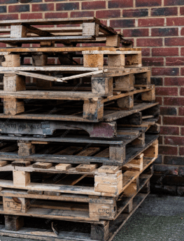 Heavy-Duty Pallet Hauling and Recycling